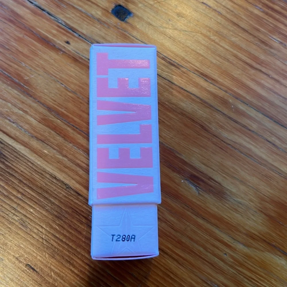Hot Commodity New in box Jeffree‎ Star Velvet Trap Lipstick Hot Pink matte